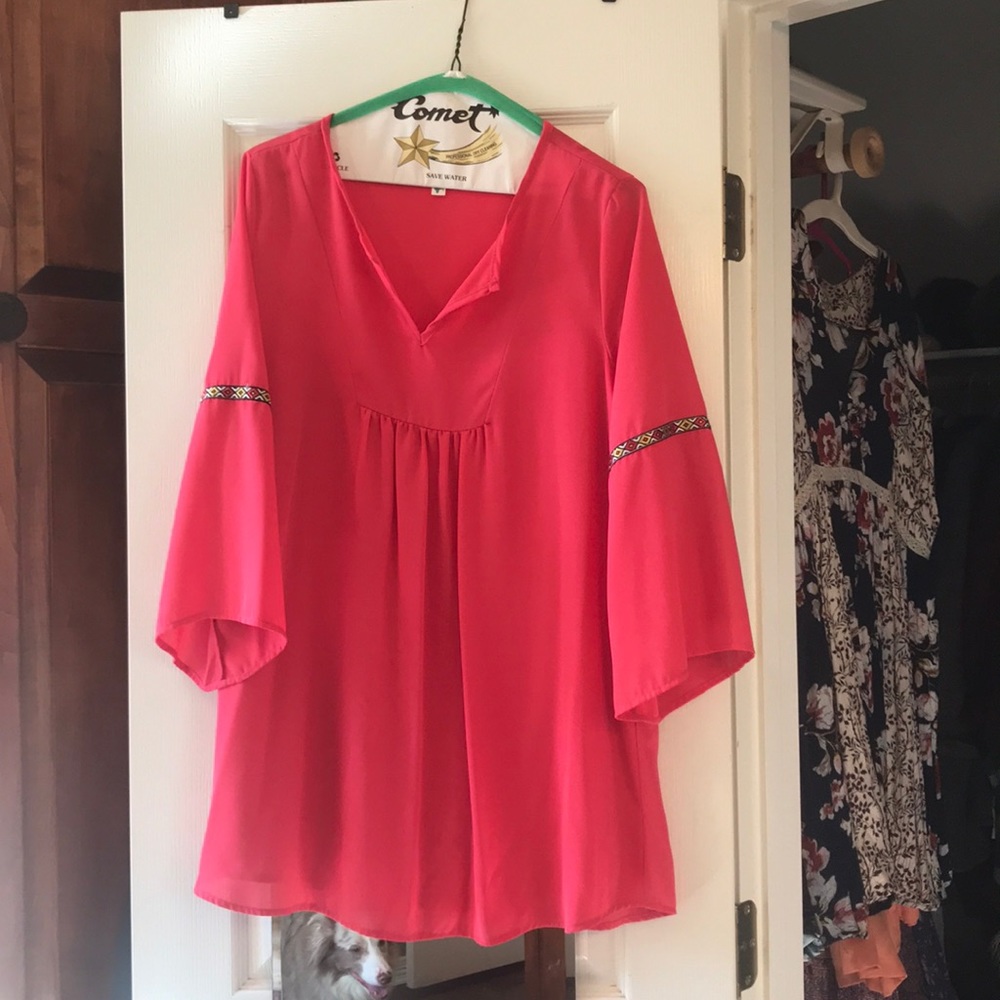 Bell sleeves tunic.